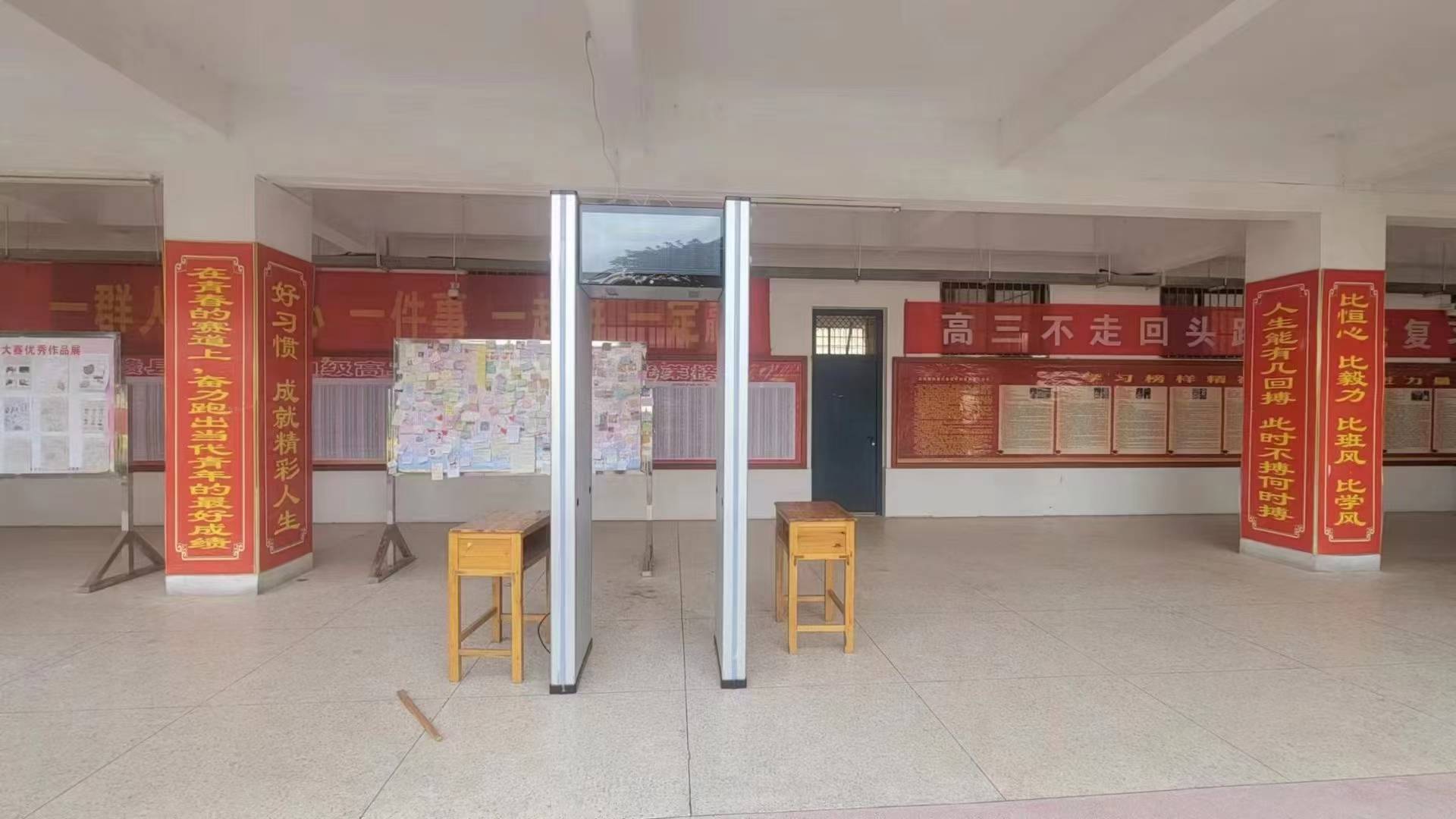 2023年江西省兴国中学高考安检现场