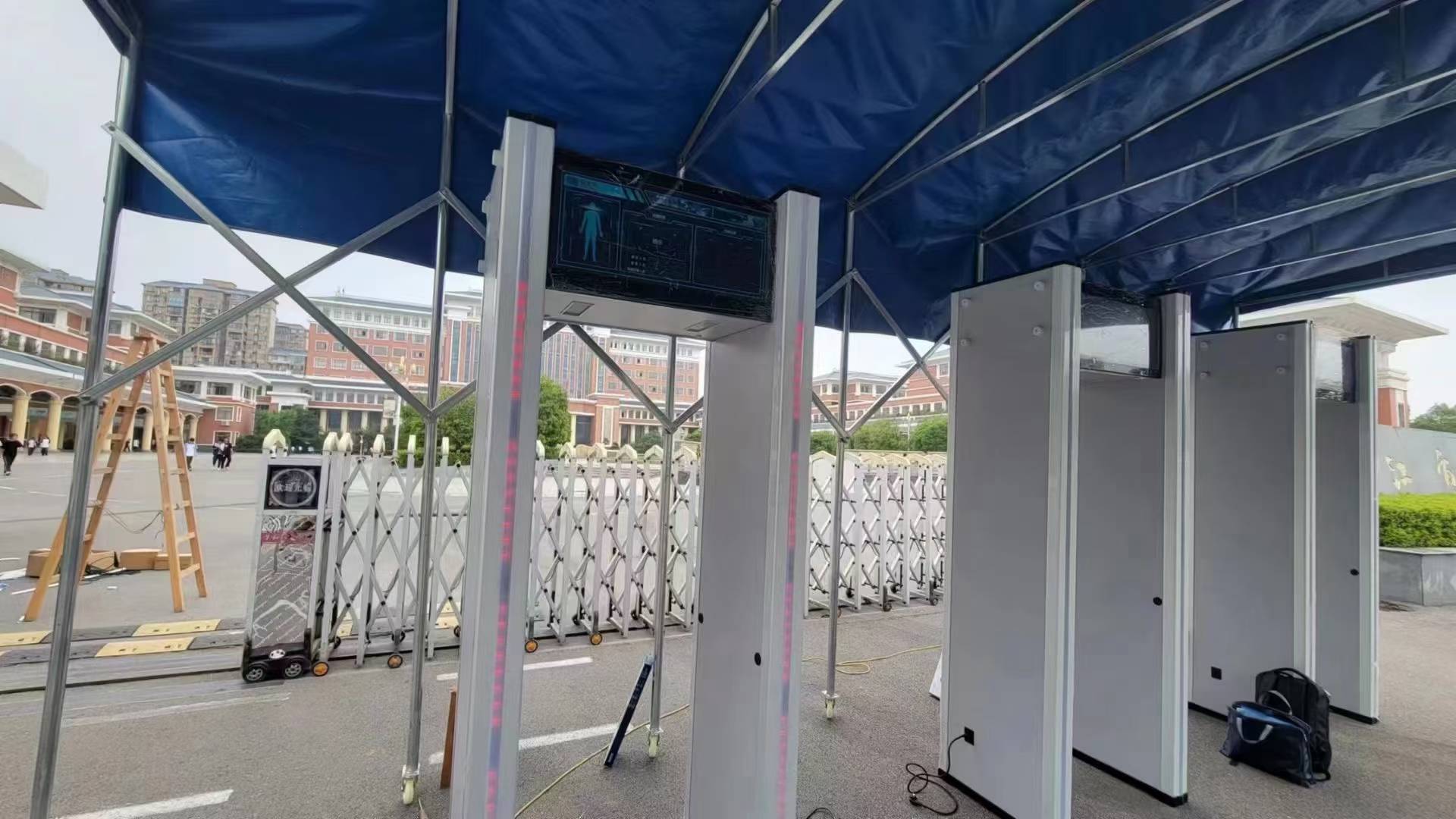 2023年江西省兴国中学高考安检现场