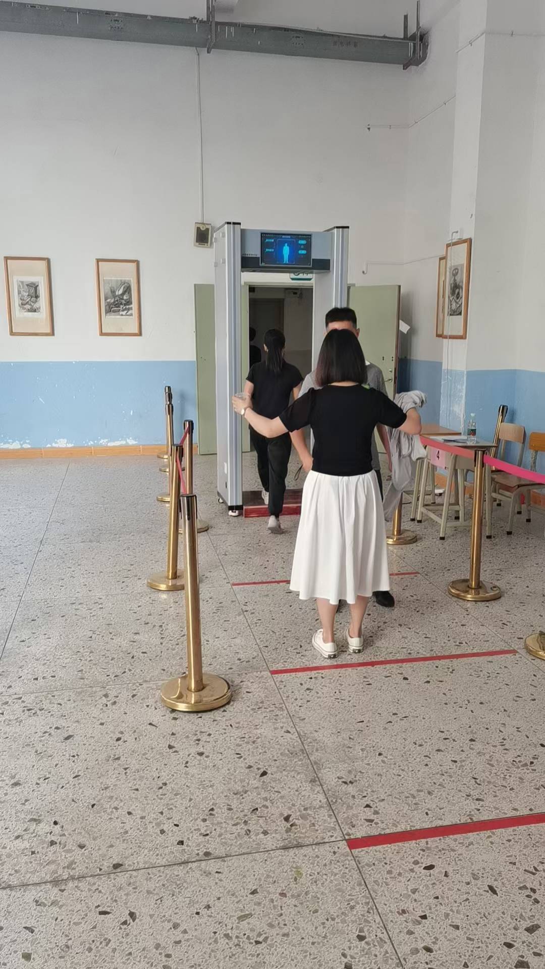 2023年江西省兴国中学高考安检现场