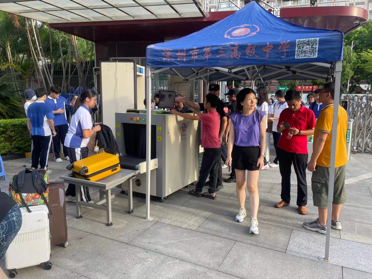 2023年 深圳市第三高级中学安检现场