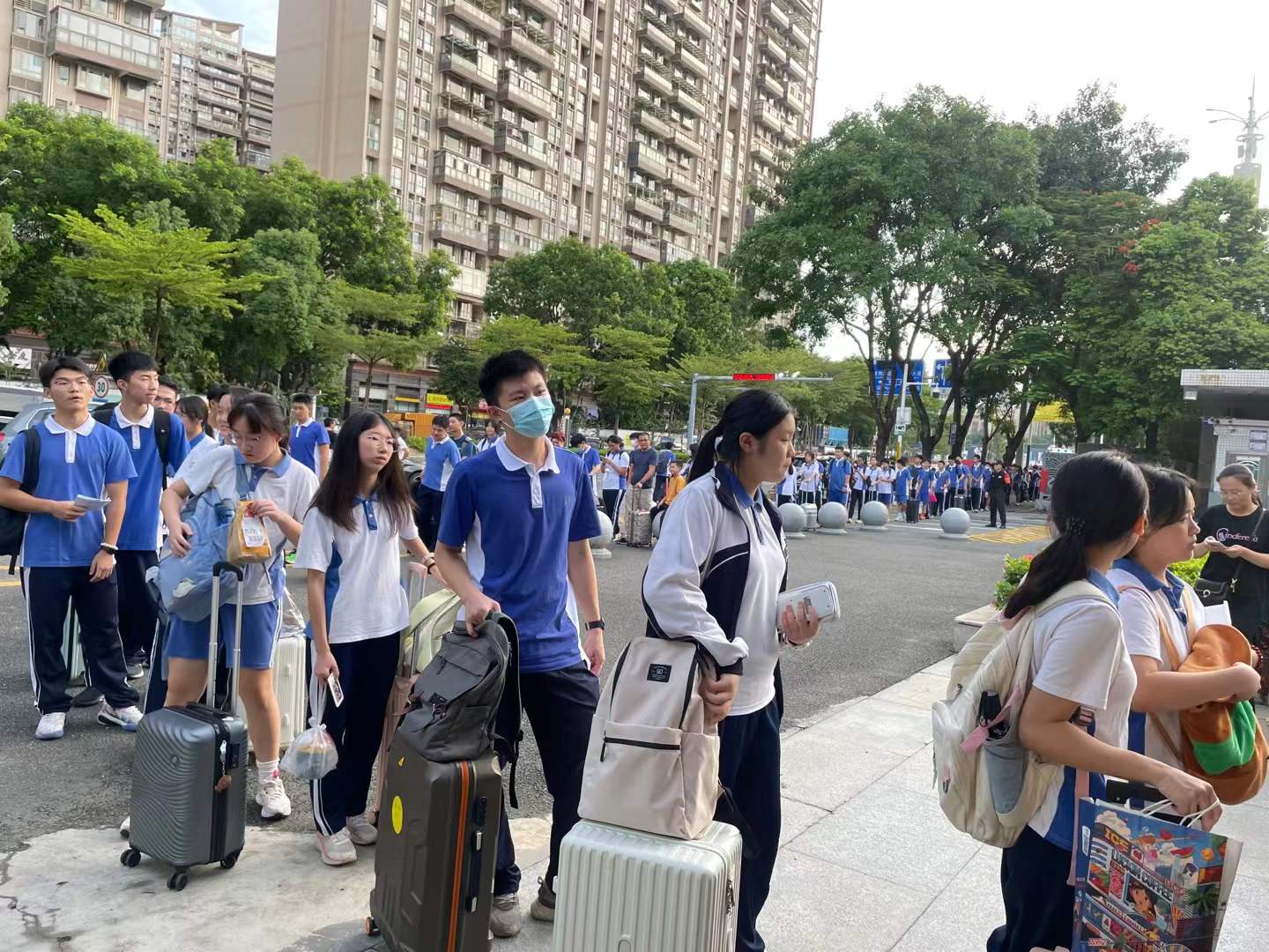 2023年 深圳市第三高级中学安检现场