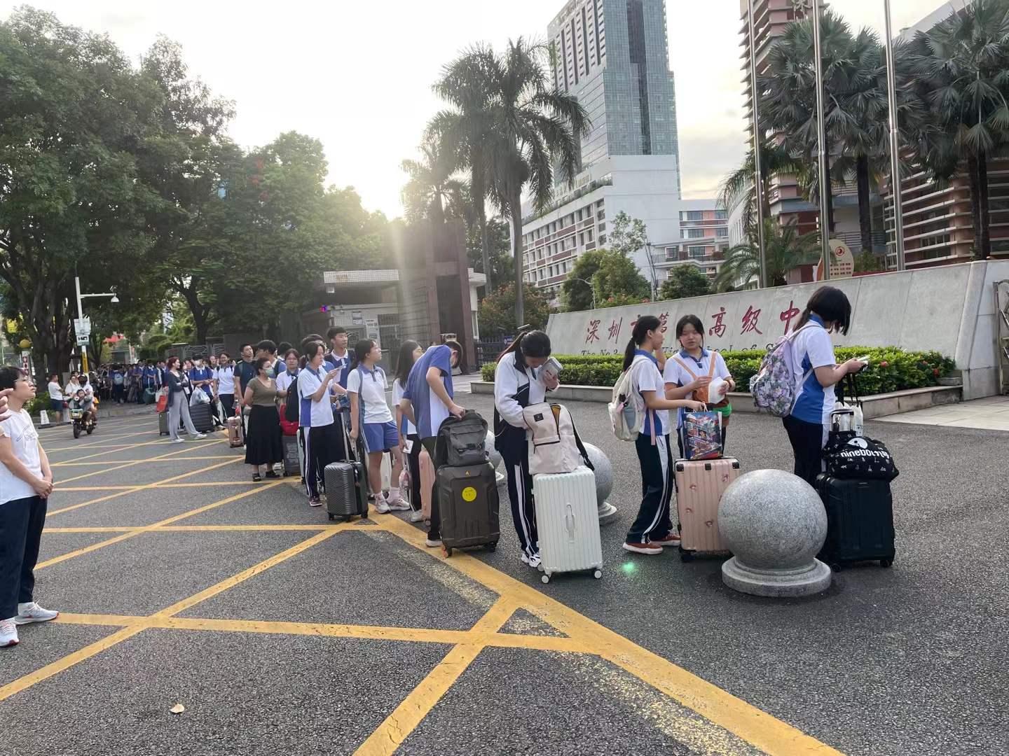 2023年 深圳市第三高级中学安检现场