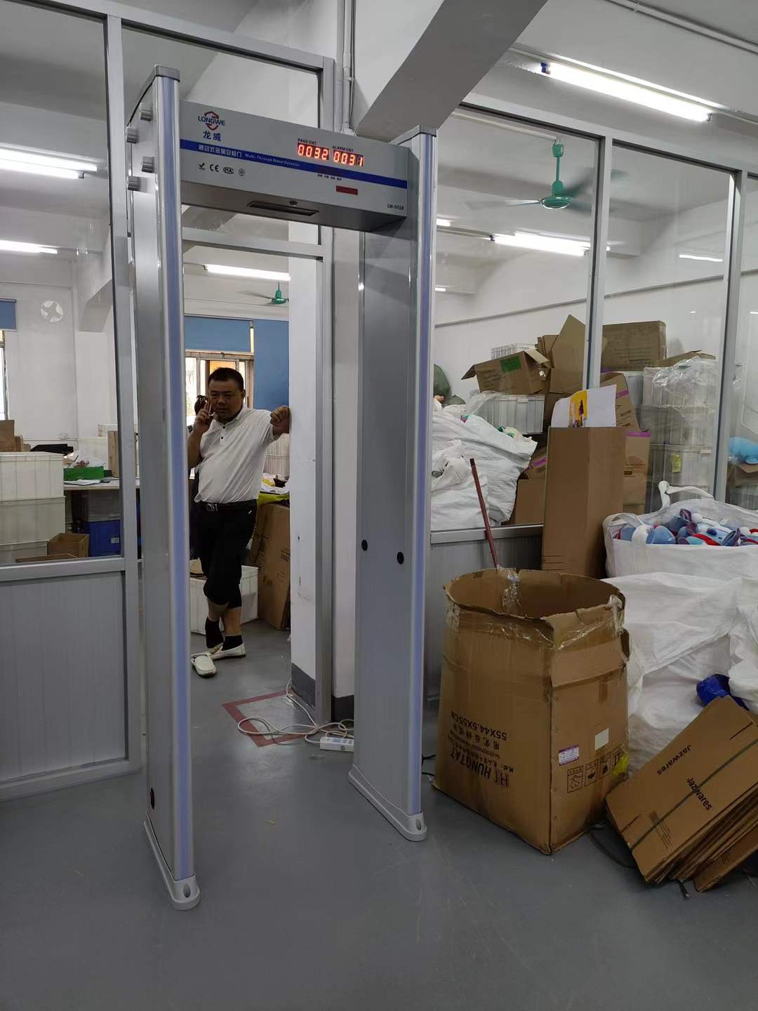 2023年 东莞某出口玩具厂安装一批“龙威”金属安检门