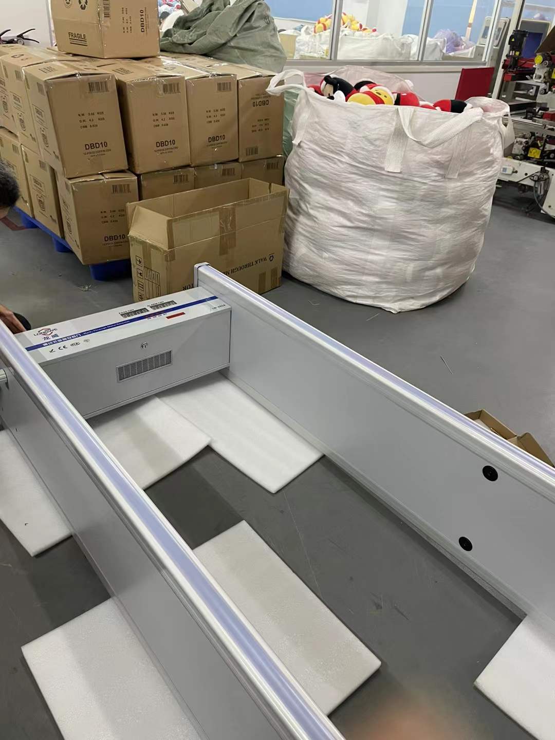 2023年 东莞某出口玩具厂安装一批“龙威”金属安检门