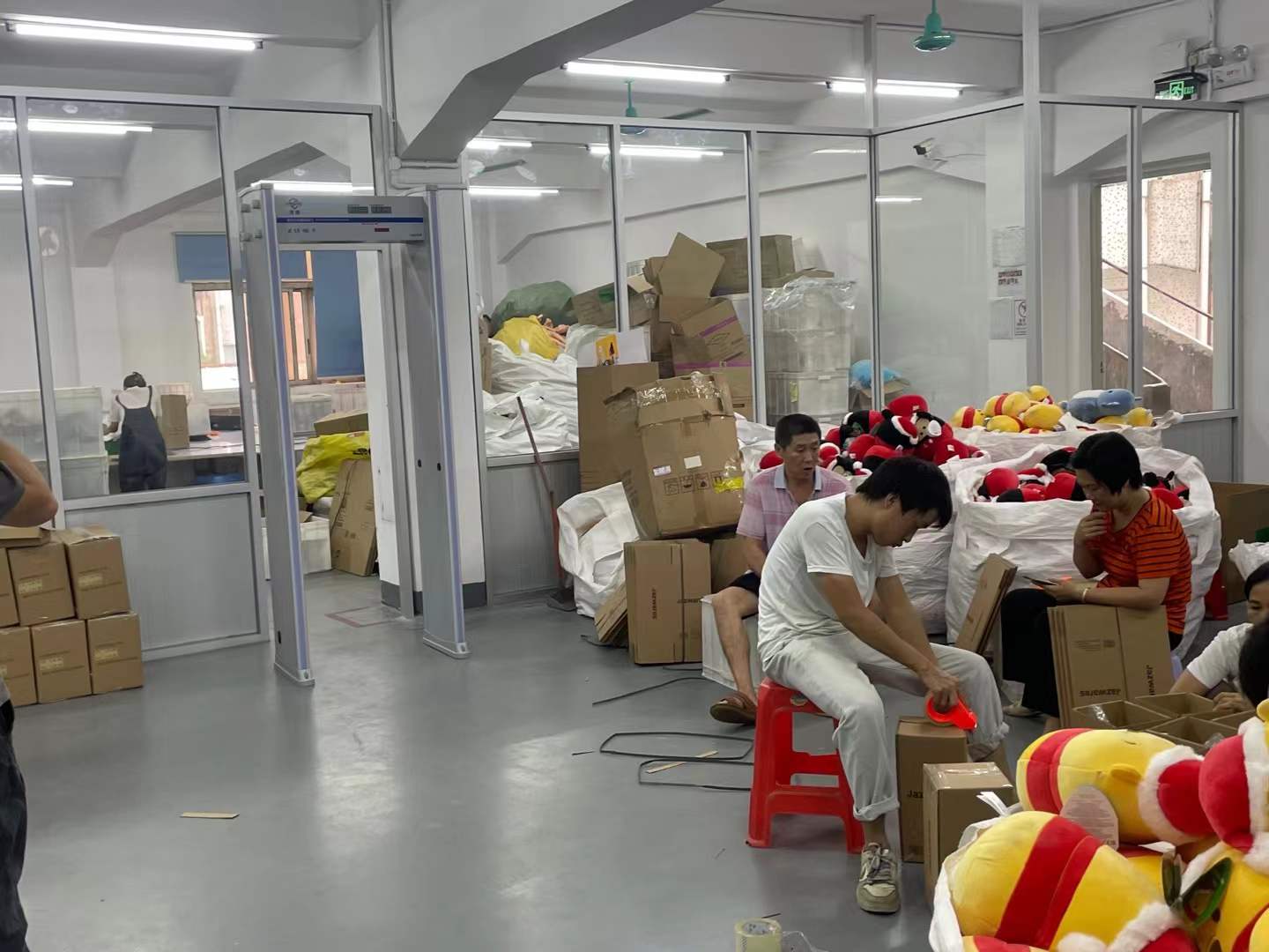 2023年 东莞某出口玩具厂安装一批“龙威”金属安检门