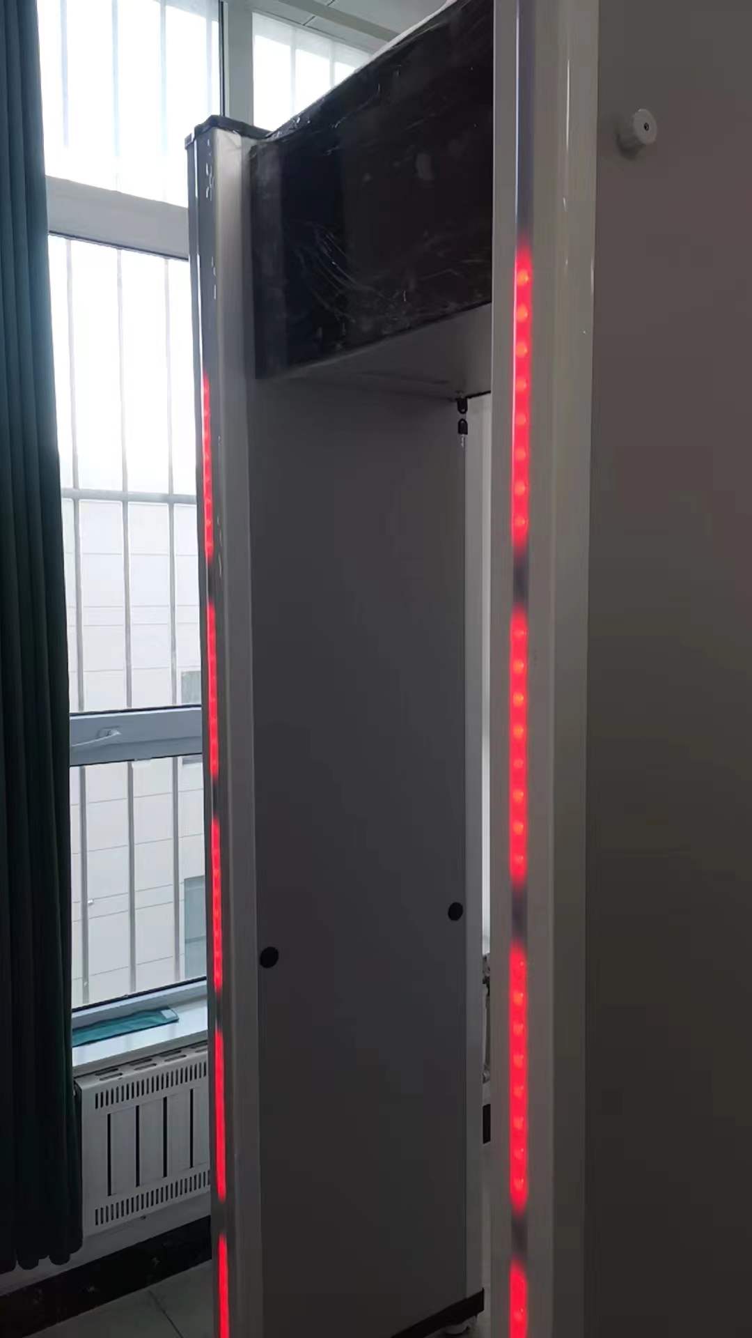 2023年11月  山东部队使用手机安检门