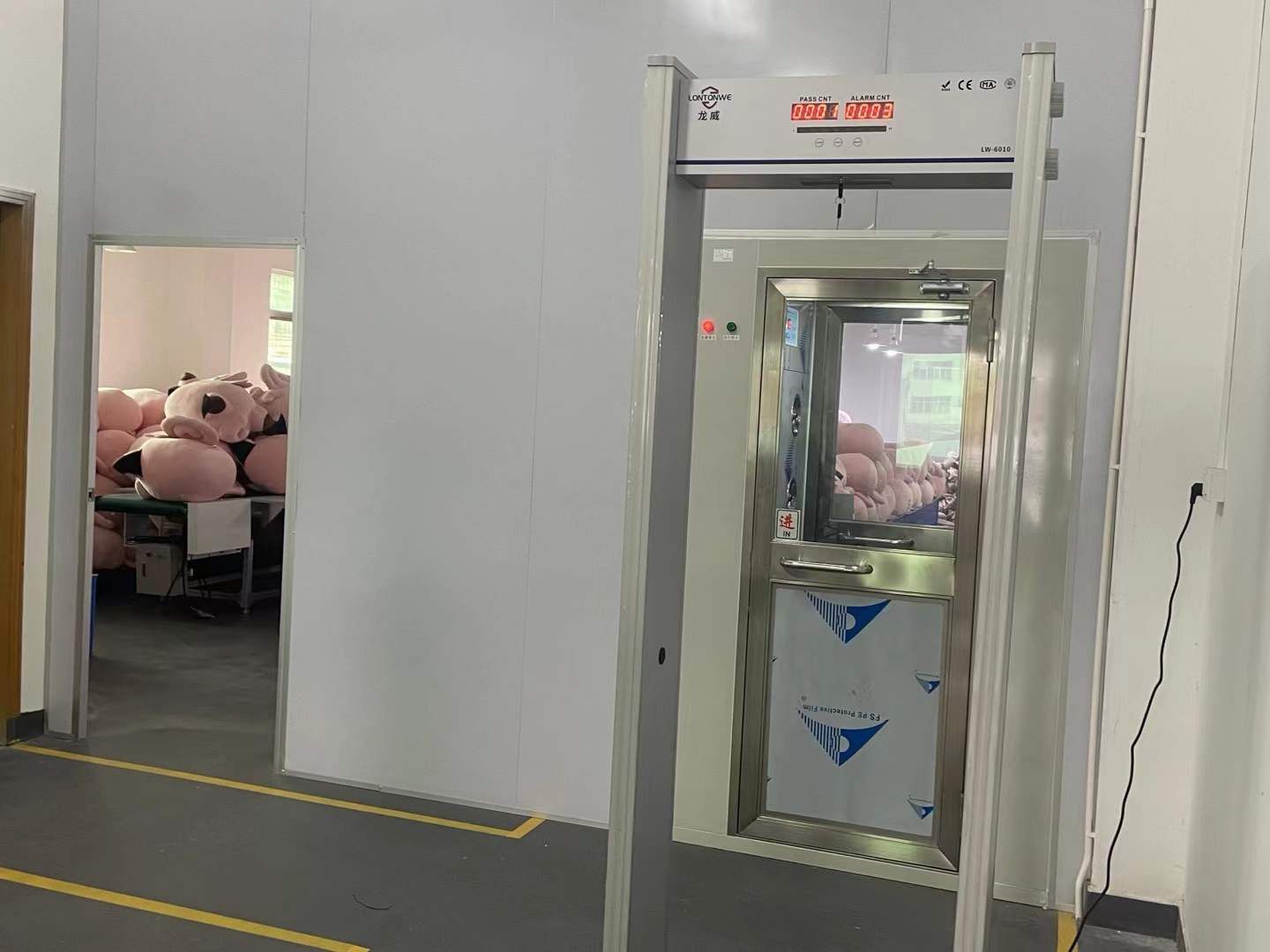 2024年3月 出口玩具厂 生产车间使用“龙威”安检门和安检