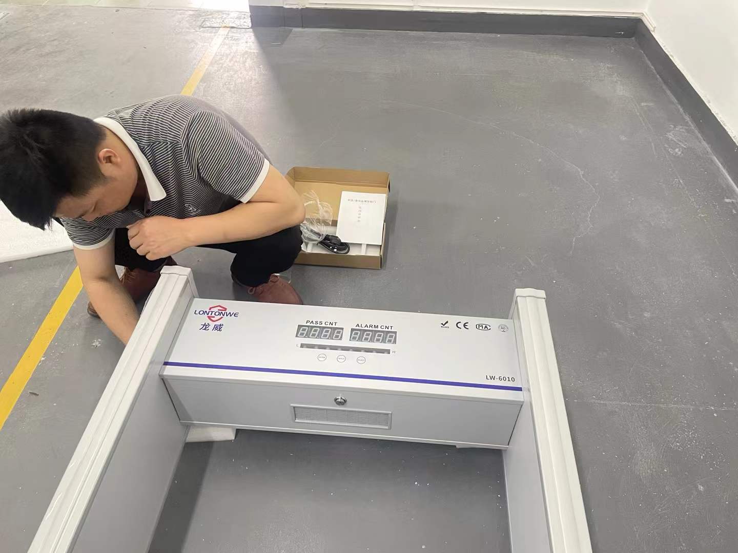 2024年3月 出口玩具厂 生产车间使用“龙威”安检门和安检机