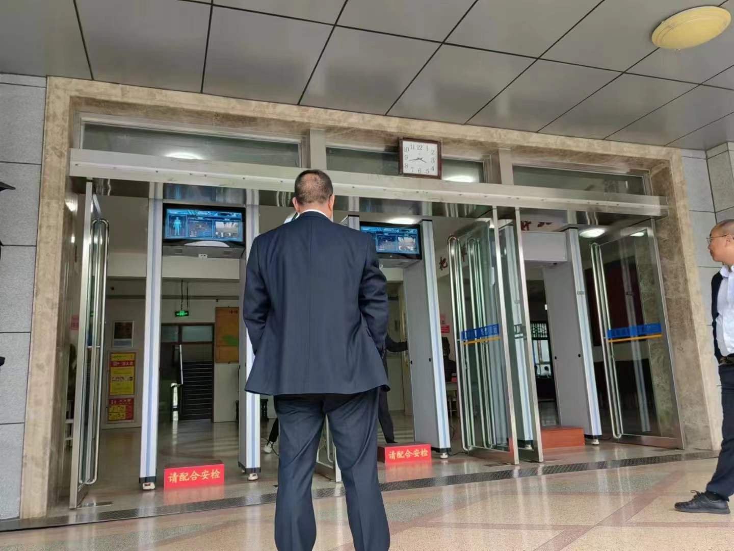 2024年6月  “龙威”依旧参与高考安检，预祝莘莘学子们金榜题名