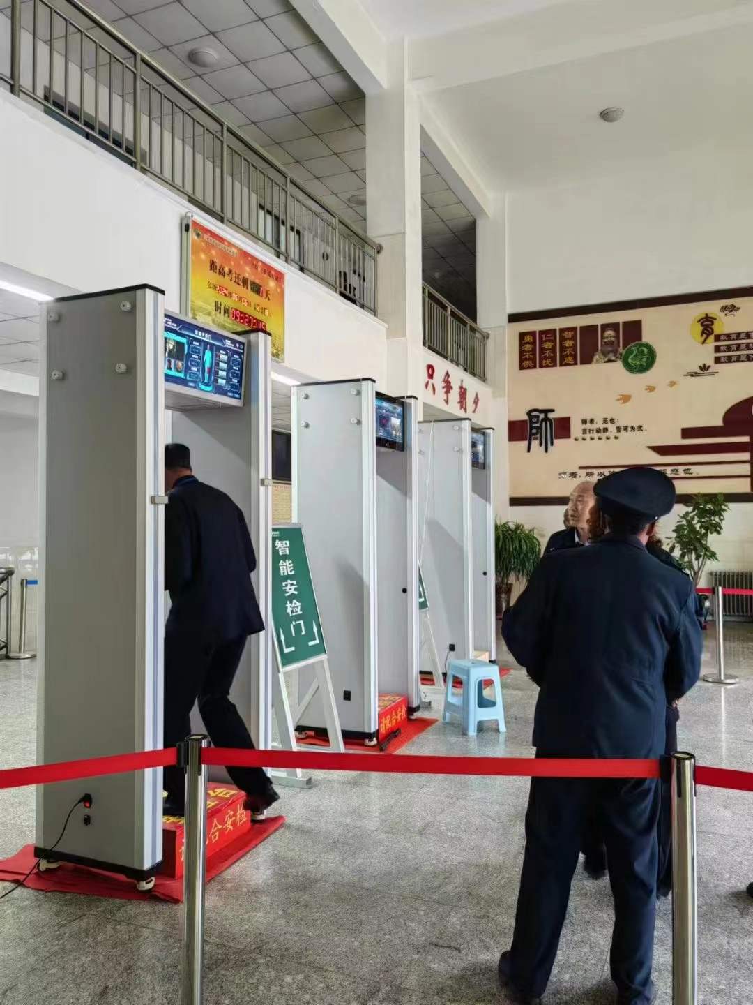 2024年6月  “龙威”依旧参与高考安检，预祝莘莘学子们金榜题名