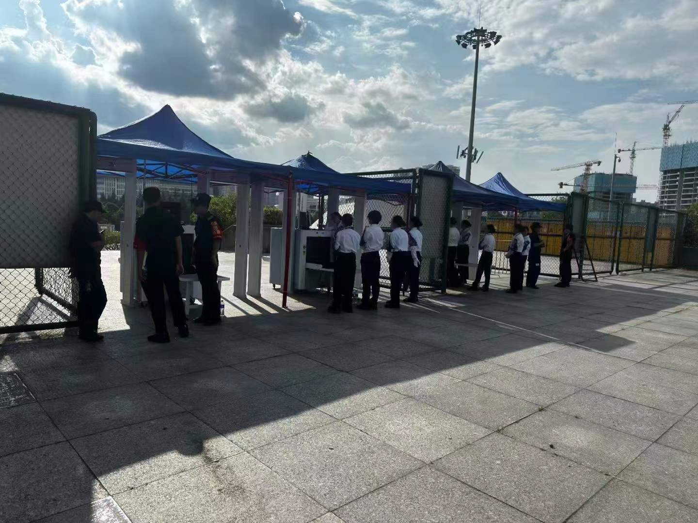 2024年9月 贵阳奥体中心，安检设备安装到位