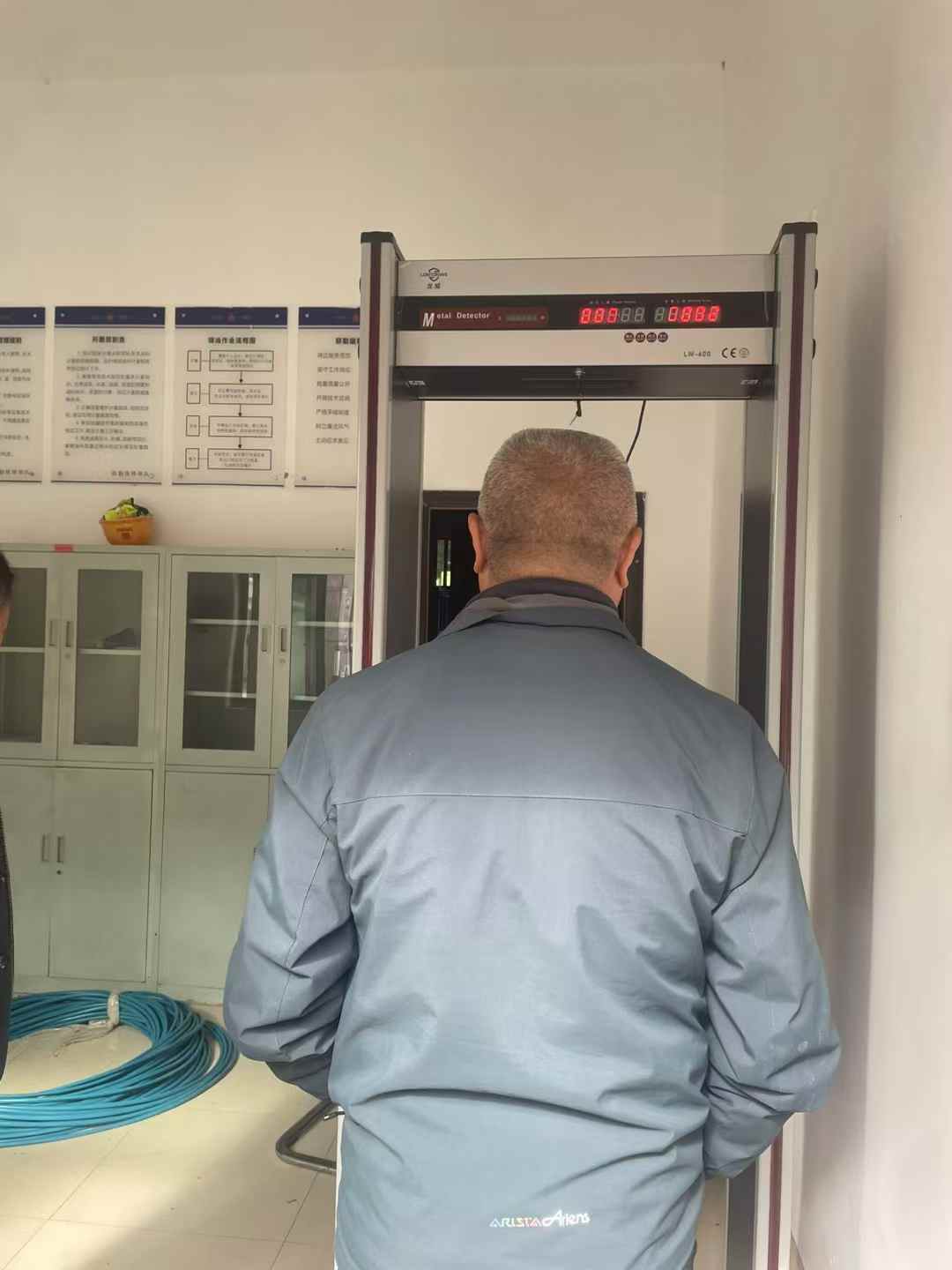 2024年11月 某部队安装安检门加安检机  验收完毕