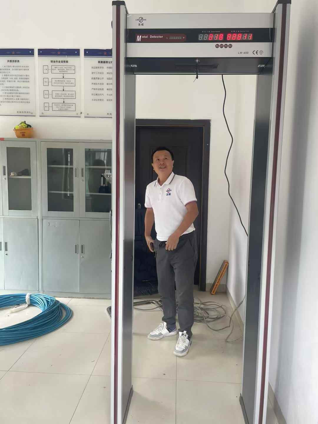 2024年11月 某部队安装安检门加安检机  验收完毕