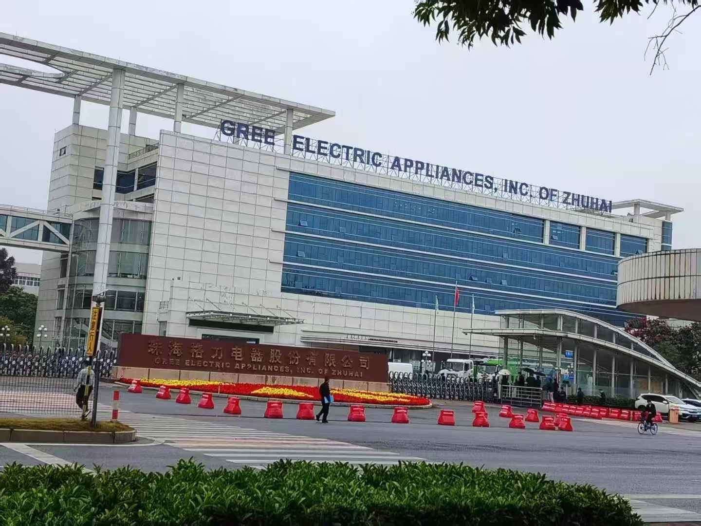 2025年 3月珠海格力电器有限公司，启用“龙威”智能安检门，安装验收成功