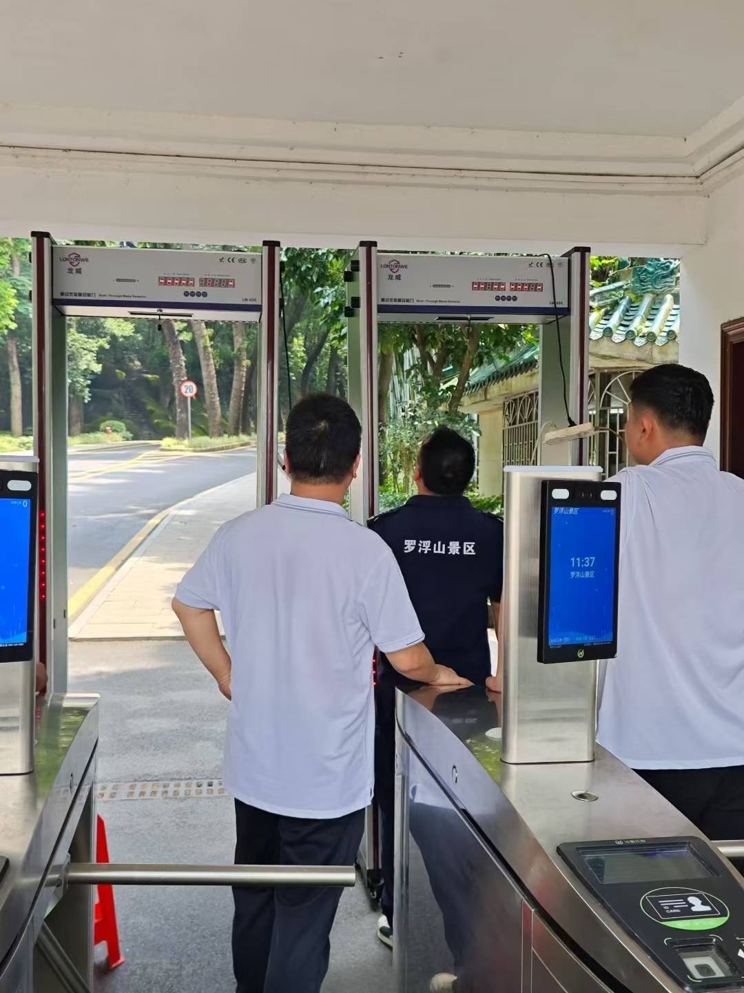 2025年 7月广东罗浮山风景区安检门安装验收完成