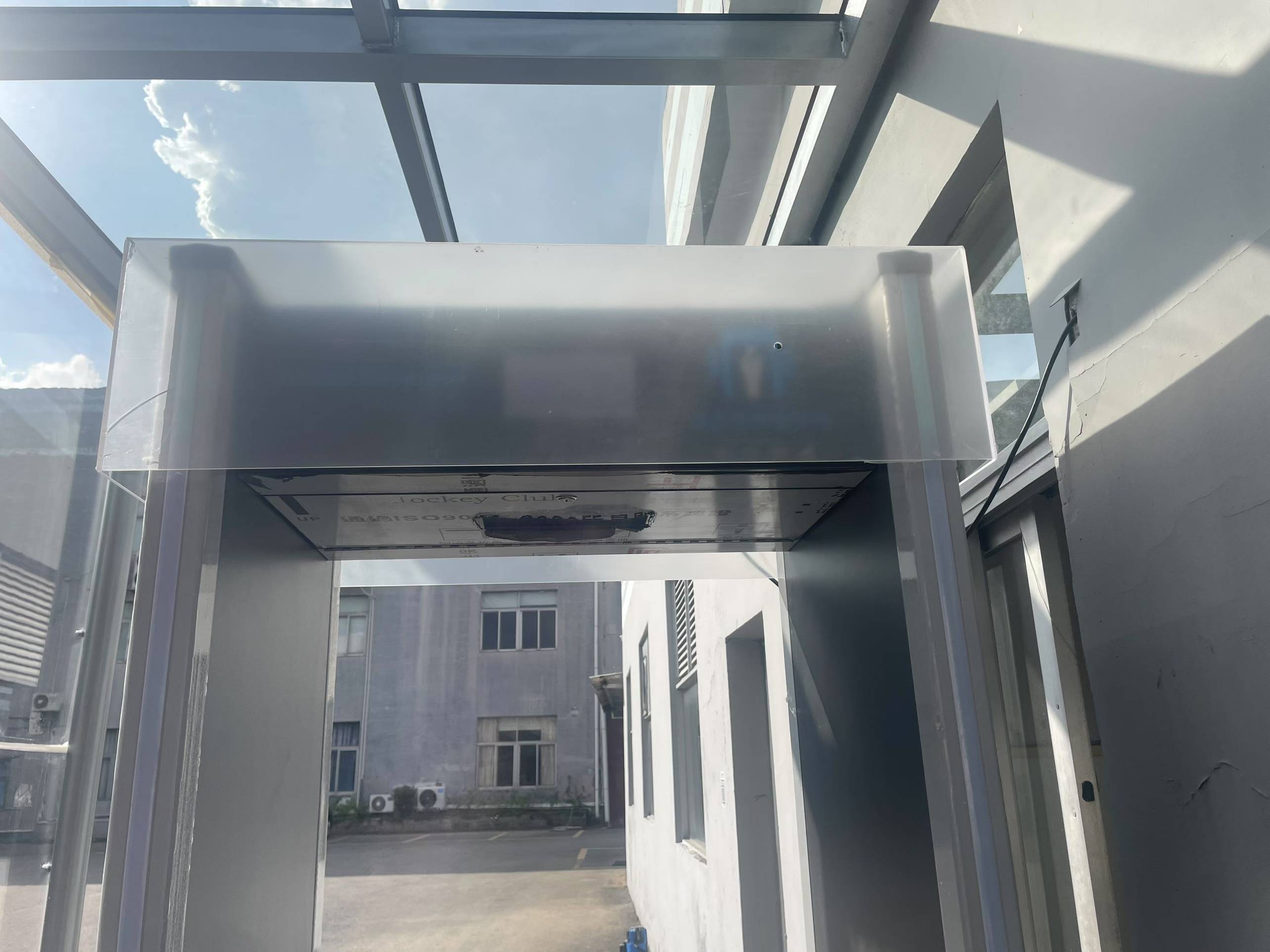 2025年 8月深圳智能锁制造公司，安装“龙威”贵金属安检门，安装验收完成