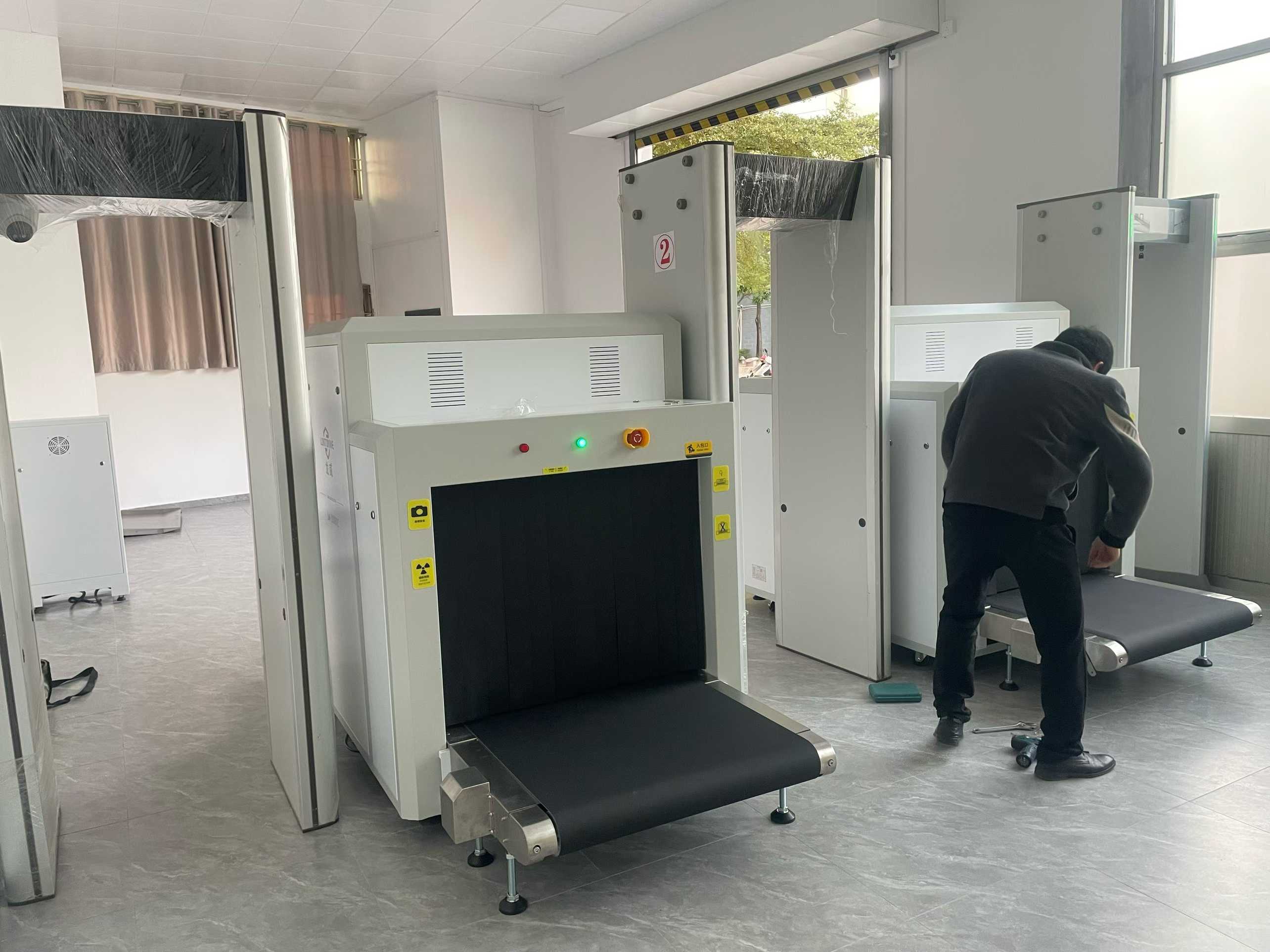 2026年 1月潮州学校，使用安检机，安检门，安装验收完成